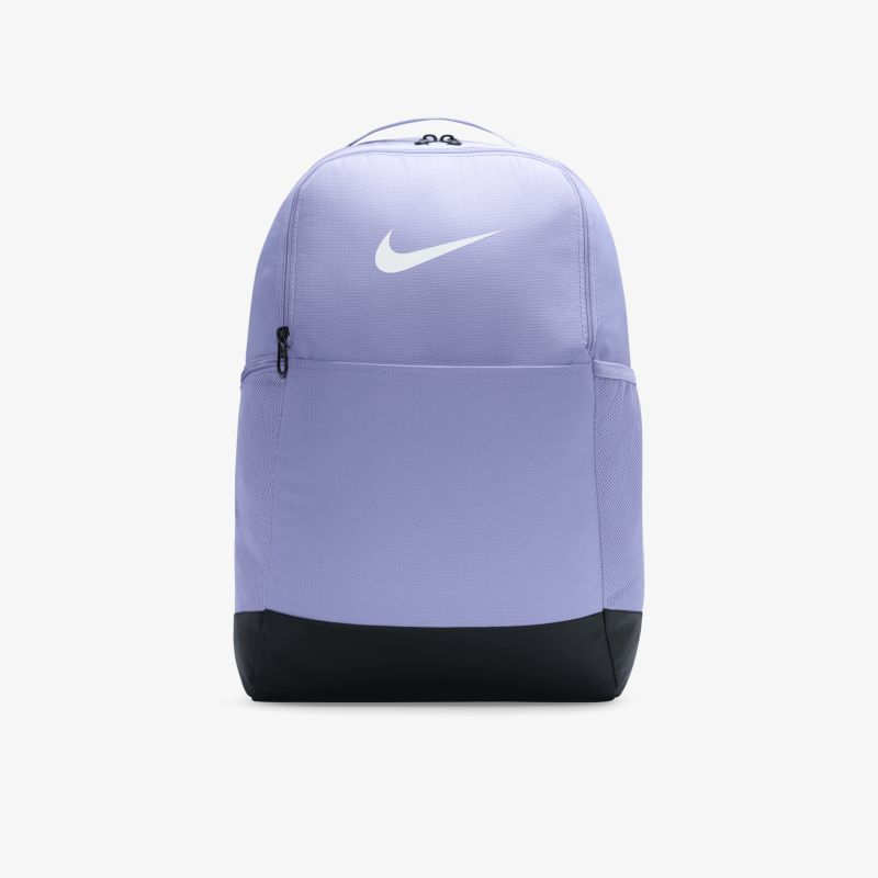 Moderner lila Nike Rucksack mit schwarzem Boden, geräumig und robust, ideal für Alltag und Sport