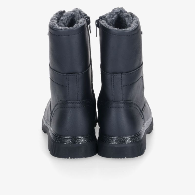 Robuste schwarze Winterstiefel mit weichem Innenfutter und rutschfester Sohle. Perfekt für kalte Tage.