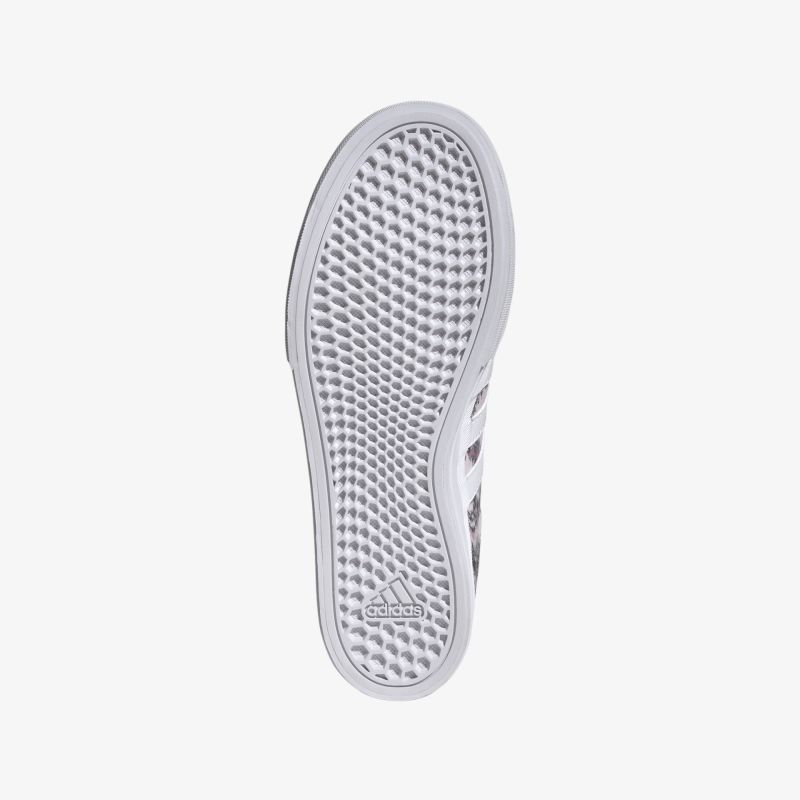 Rutschfeste und langlebige Sohle für optimalen Komfort und Stabilität bei jeder Gelegenheit.