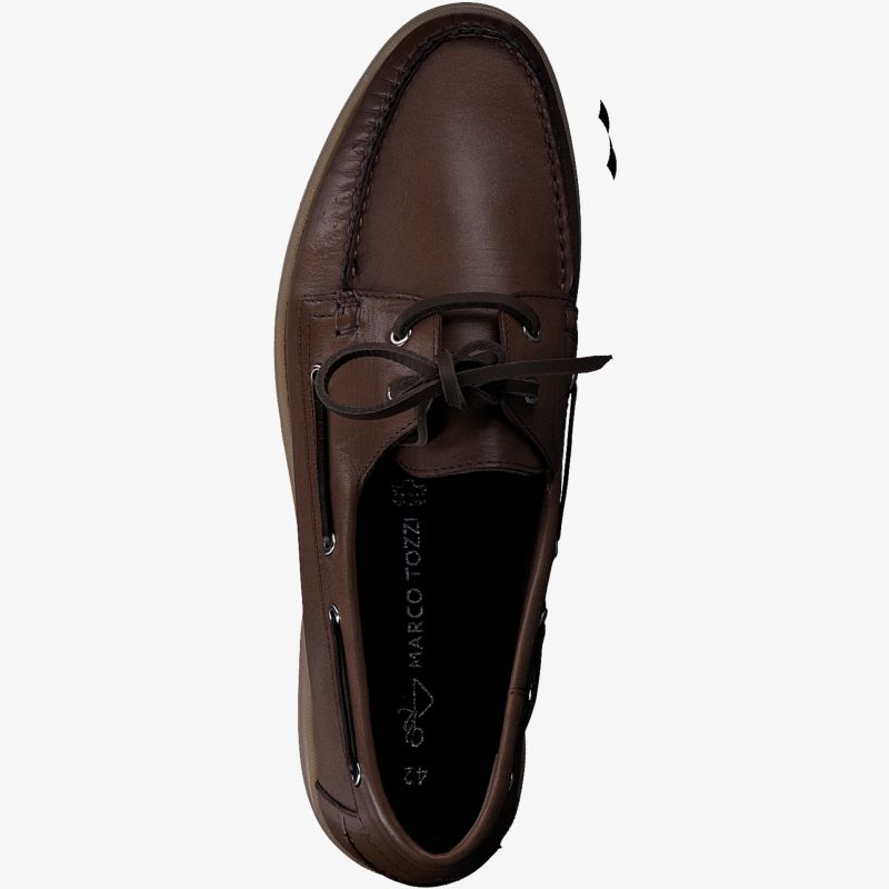 Brauner Bootsschuh aus hochwertigem Leder mit Schnürsenkeln und robuster Naht in Draufsicht