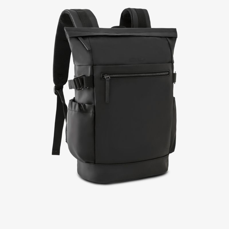 Moderner schwarzer Rucksack mit großem Hauptfach und gepolsterten Trägern, ideal für Alltag und Reisen