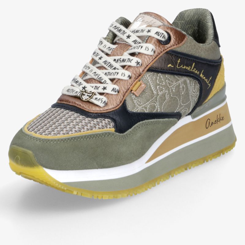 Trendiger Sneaker mit farbenfrohem Design und auffälligen Details für ultimativen Stil und Komfort.