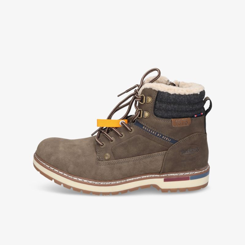 Robuster brauner Winterstiefel seitliche Ansicht mit warmem Futter und rutschfester Profilsohle
