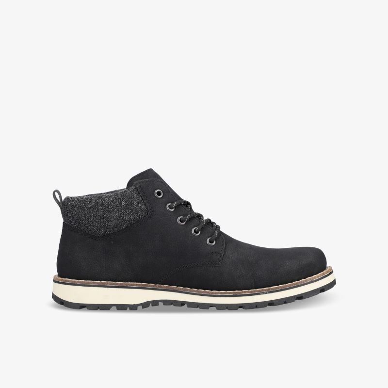 Robuster schwarzer Winterstiefel mit bequemer Passform und rutschfester Sohle, seitliche Ansicht