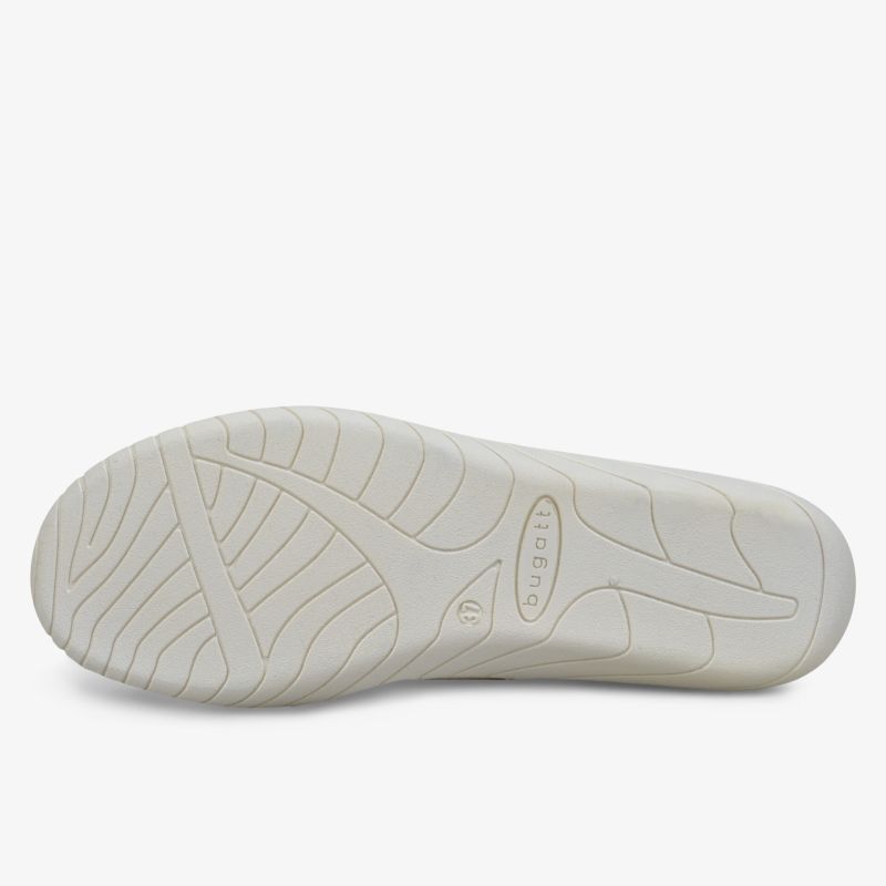 Langlebige Sohle mit rutschfester Oberfläche und elegantem Design für optimalen Komfort.