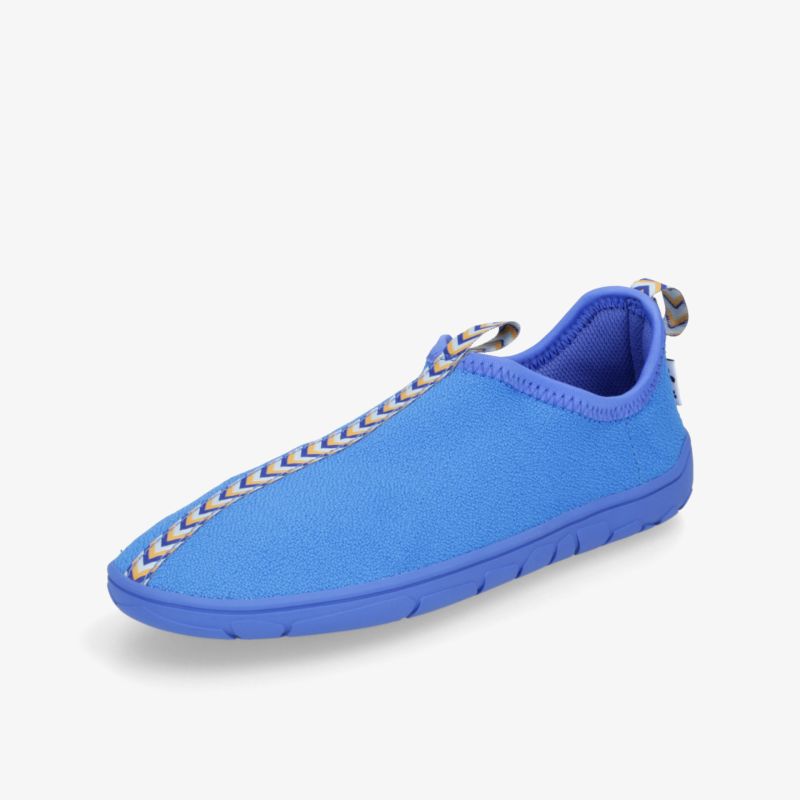 Blauer leichter Schlupfschuh mit elastischem Material und rutschfester Sohle für optimalen Komfort