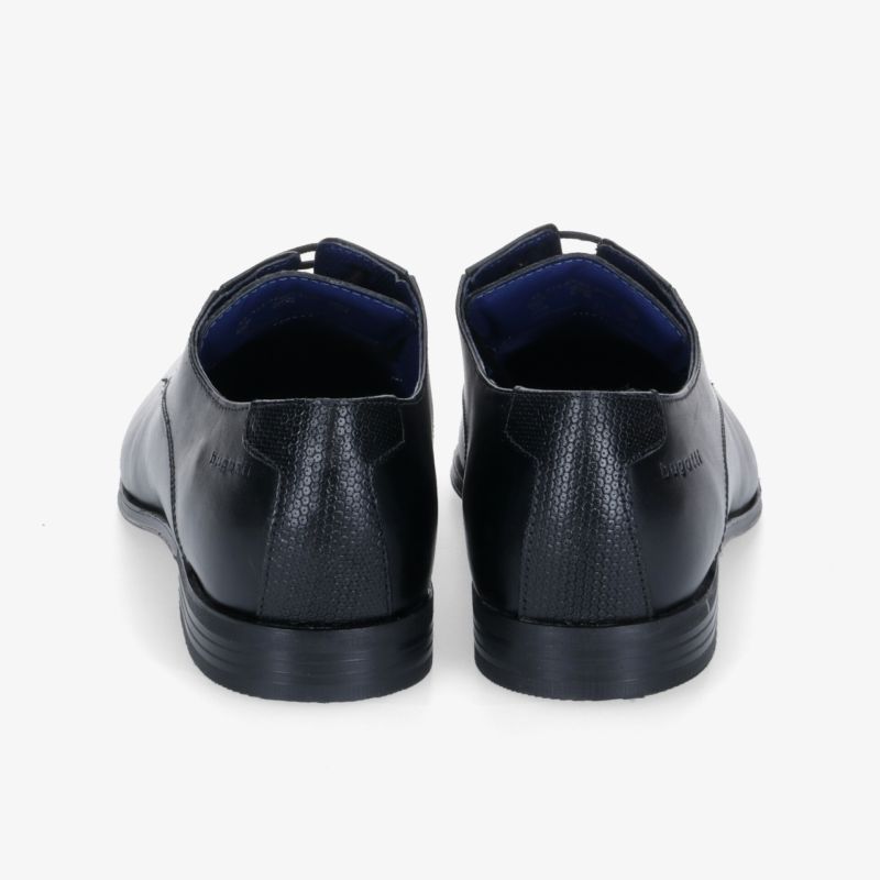 Elegante schwarze Lederschuhe mit rutschfester Sohle und klassischem Design. Komfort und Stil vereint.