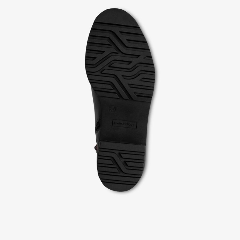 Robuste, rutschfeste Schuhsohle mit tiefem Profil für sicheren Halt und optimale Langlebigkeit