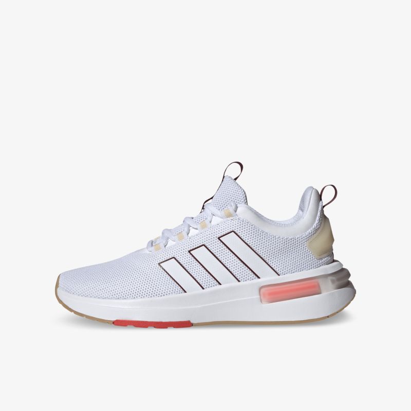 Sportlicher weißer Sneaker mit atmungsaktivem Obermaterial und modernem Design für optimalen Tragekomfort.