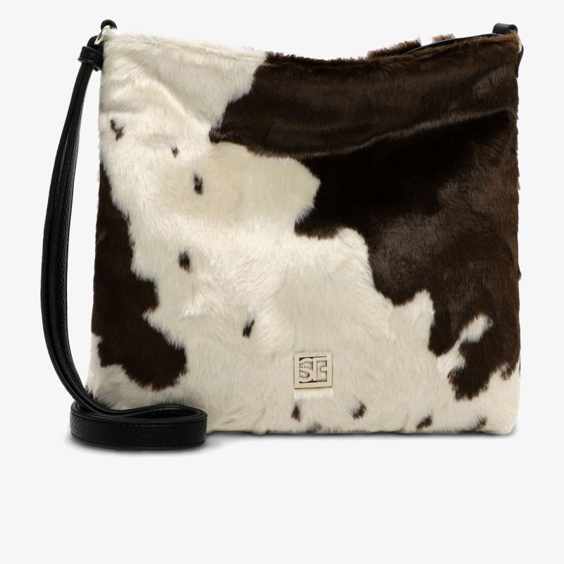 Elegante quadratische Handtasche mit schwarz-weißer Felloptik und abnehmbarem Riemen, verziert mit kleinem Metalllogo.
