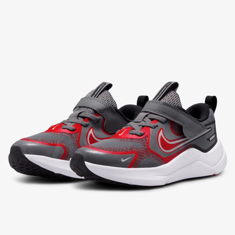 Moderner grauer und roter Sneaker mit komfortabler Passform und sportlichem Design