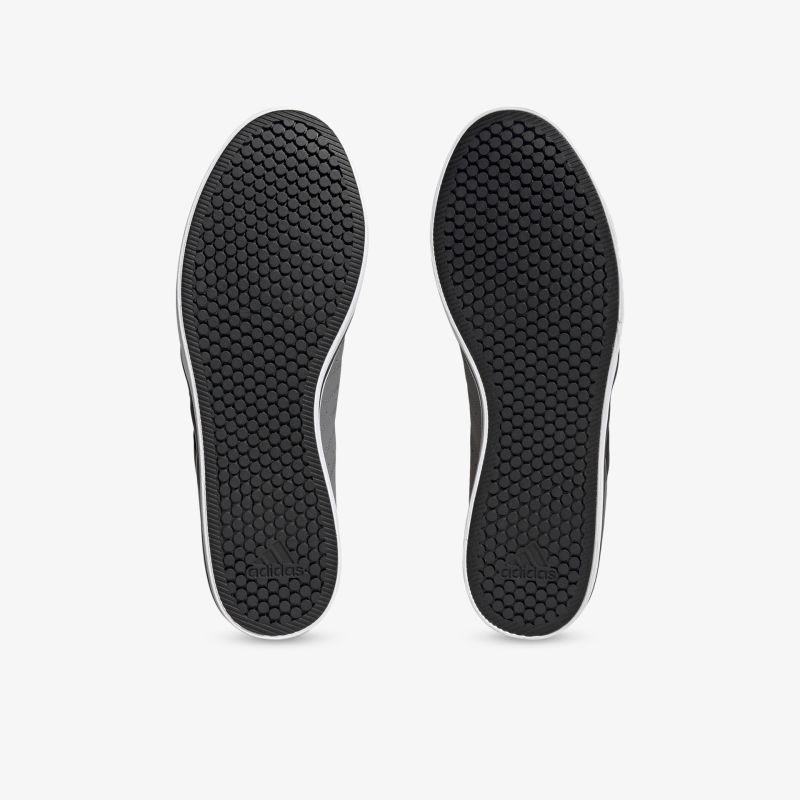 Robuste, flexible Schuhe mit rutschfester, profilierter schwarzer Sohle für optimalen Halt und Komfort