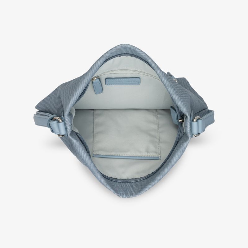 Geräumige blaue Tasche offen mit mehreren Fächern und Reißverschluss für sichere Aufbewahrung.