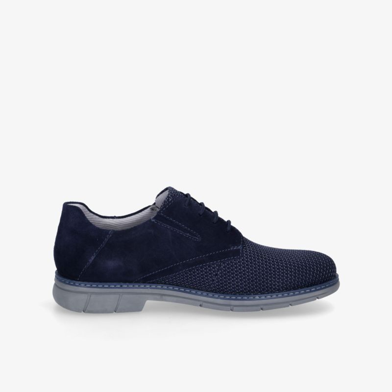 Eleganter blauer Schnürschuh mit perforiertem Obermaterial und leichter, flexibler Sohle, komfortabel und klassisch