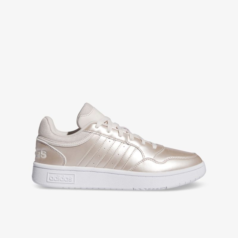 Moderner weißer Sneaker in klarer Seitenansicht mit sportlichem Design und komfortabler Passform