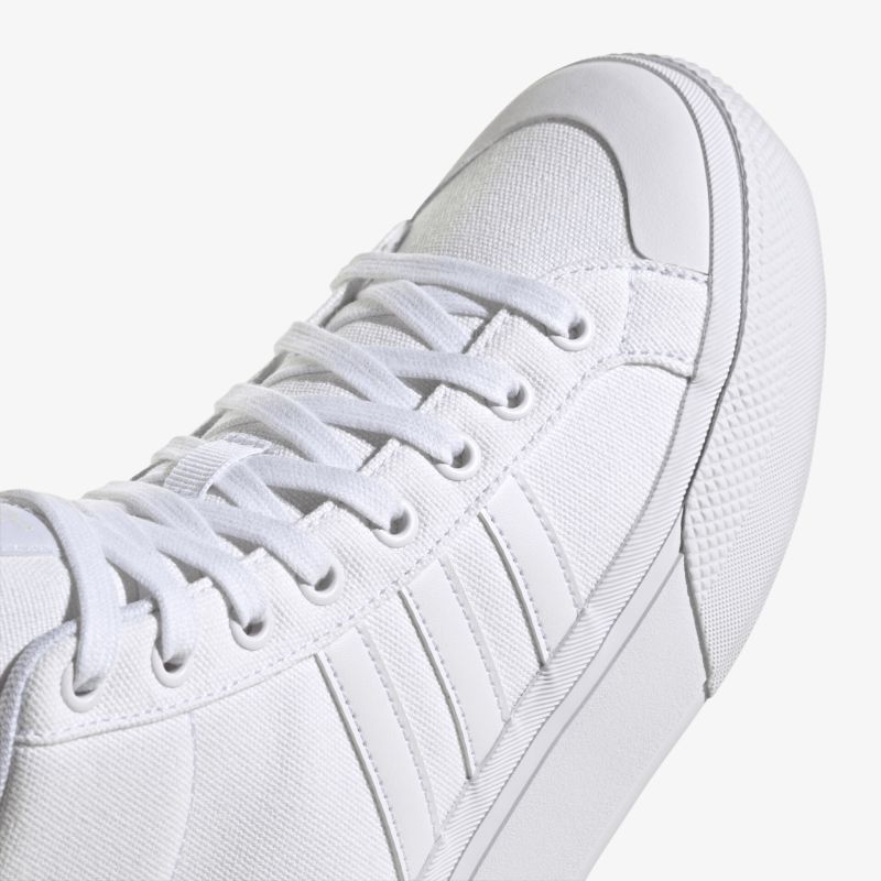 Stilvoller, bequemer Sneaker mit klassischem Design und strapazierfähiger Oberfläche.