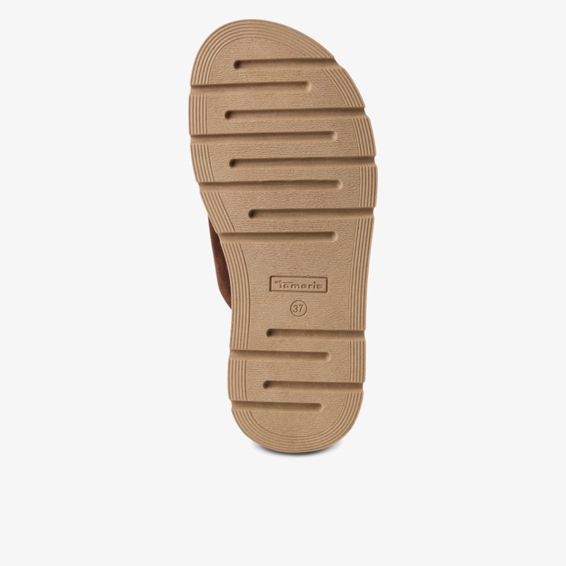 Robuste rutschfeste Profilsohle für sicheren Halt und hohe Langlebigkeit bei jedem Schritt