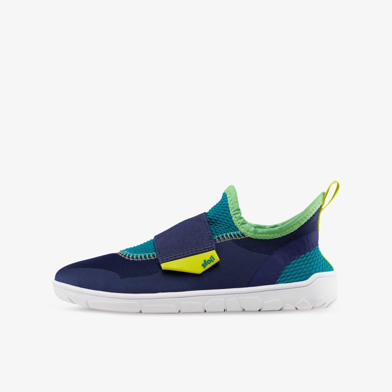 Leichter, atmungsaktiver blauer Sneaker mit flexibler, rutschfester Sohle und bequemem Sitz in moderner Optik seitlich