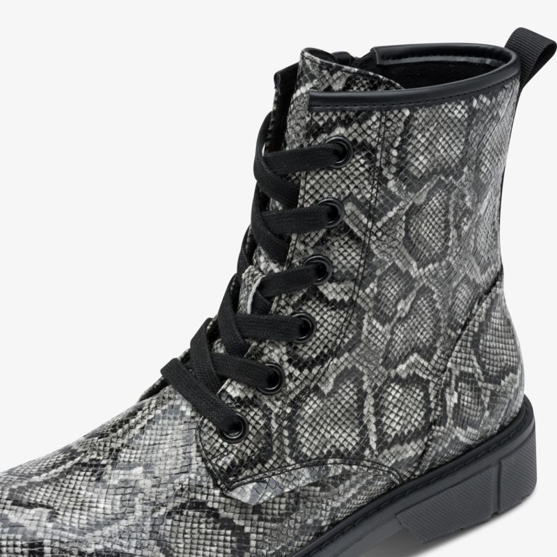 Modischer Schnürstiefel mit markanter Schlangenlederoptik und robuster profilierter Sohle