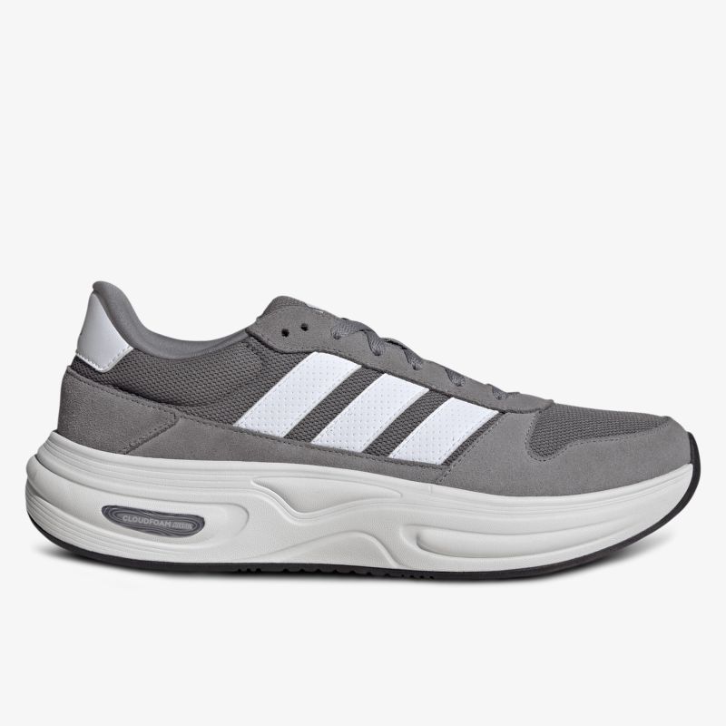 Seitliche Ansicht eines leichten, atmungsaktiven Sneakers mit bequemer Passform und sportlichem Design