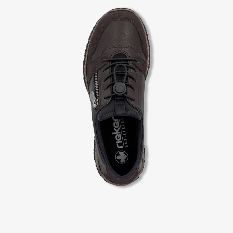 Obere Ansicht von sportlichem Schuh mit bequemer Passform und robustem Design, ideal für den Alltag