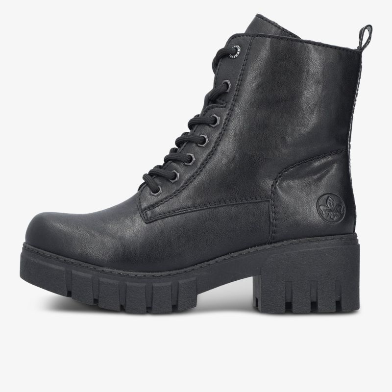 Robuster schwarzer Lederstiefel mit Plateau-Sohle und Schnürung für hohen Tragekomfort und modischen Look