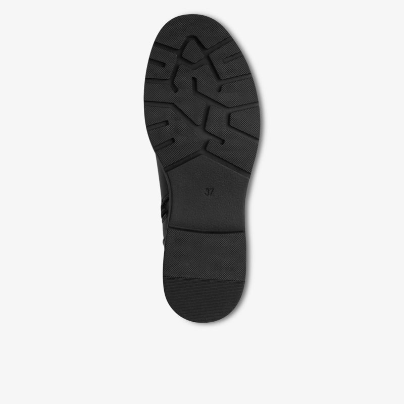 Robuste schwarze Schuhsohle mit rutschfestem Profil für sicheren Halt und hohe Langlebigkeit