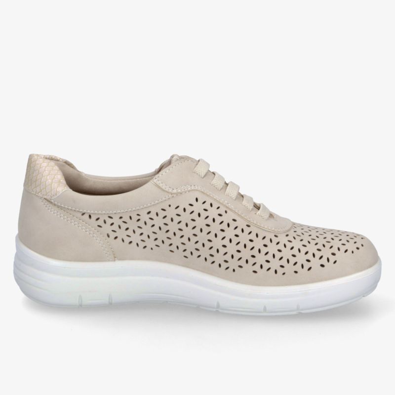 Leichter beiger Sneaker mit atmungsaktivem, perforiertem Obermaterial und flexibler weißer Sohle, seitliche Ansicht