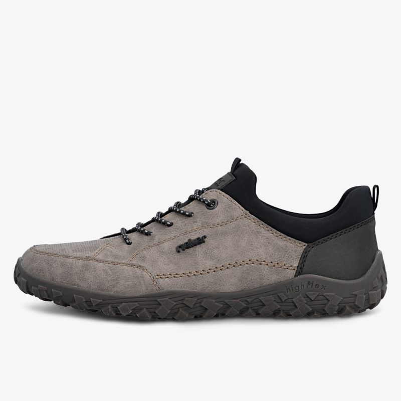Bequemer Schuh mit robuster Sohle und modernem grauem Wildleder in klarer Seitenansicht