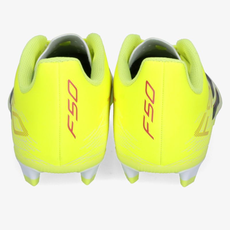 Rückansicht von leuchtend gelben Fußballschuhen mit Profilstollen und deutlich sichtbarem FSO Schriftzug