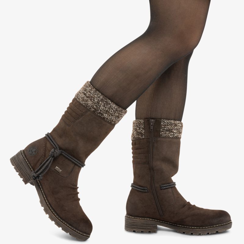Braune Winterstiefel mit warmem Innenfutter und rutschfester Profilsohle, ideal für kalte Tage.