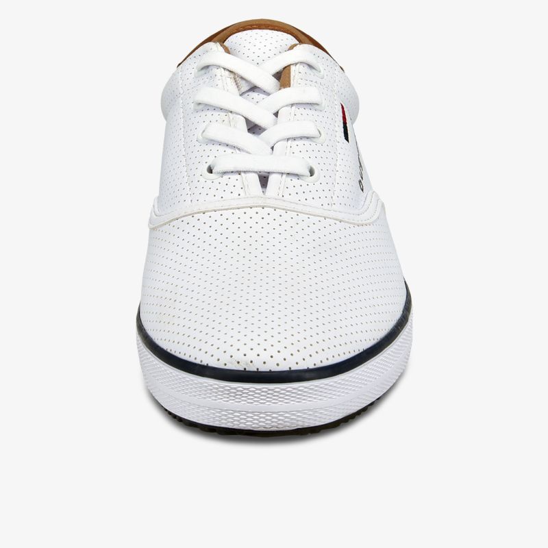 Sportlicher weißer Schnürschuh mit perforiertem Obermaterial und Komfortsohle.