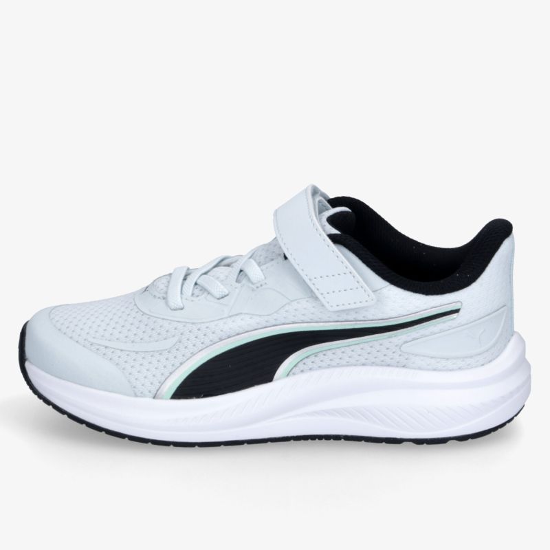 Leichter atmungsaktiver Sportschuh mit Klettverschluss und gepolstertem Einstieg in hellblau, seitliche Ansicht