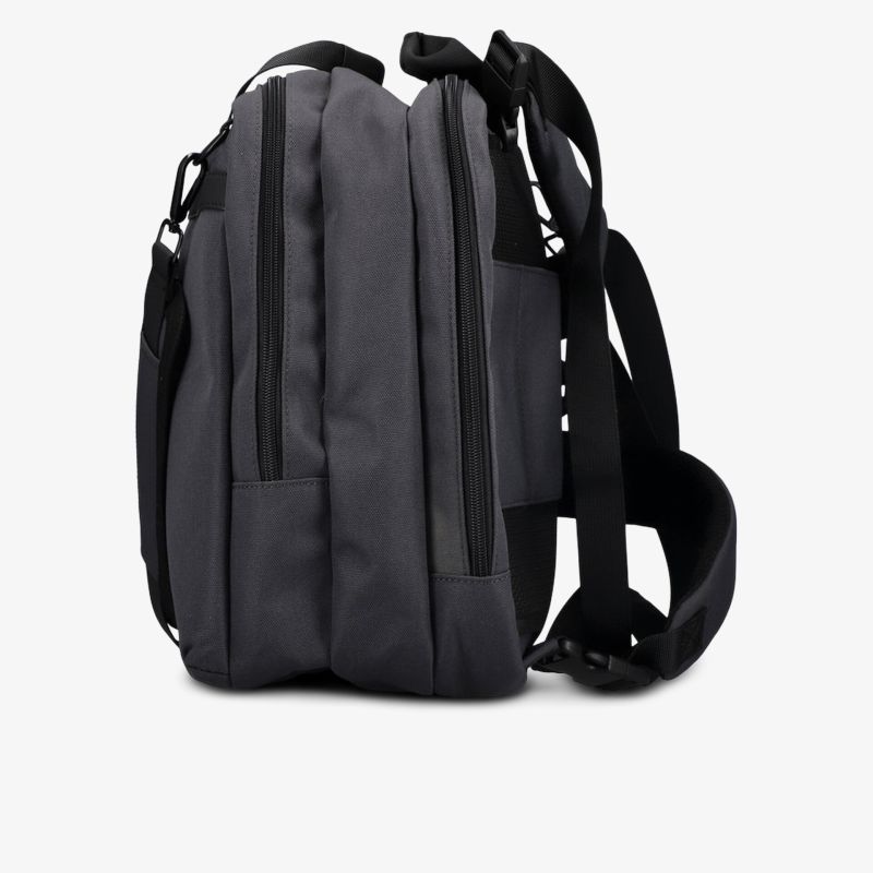 sehr praktischer und komfortabler moderner Rucksack mit gepolsterten Trägern und robustem Reißverschluss