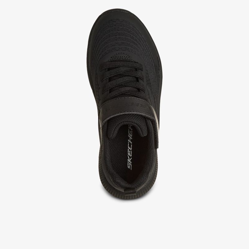 Schwarzer Sneaker von oben mit komfortabler Passform und stilvollem Design