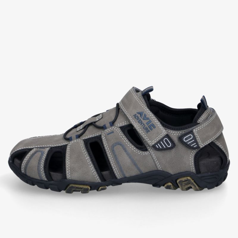 Bequeme und robuste Outdoor Sandale mit rutschfester Sohle und Klettverschluss für optimalen Halt.