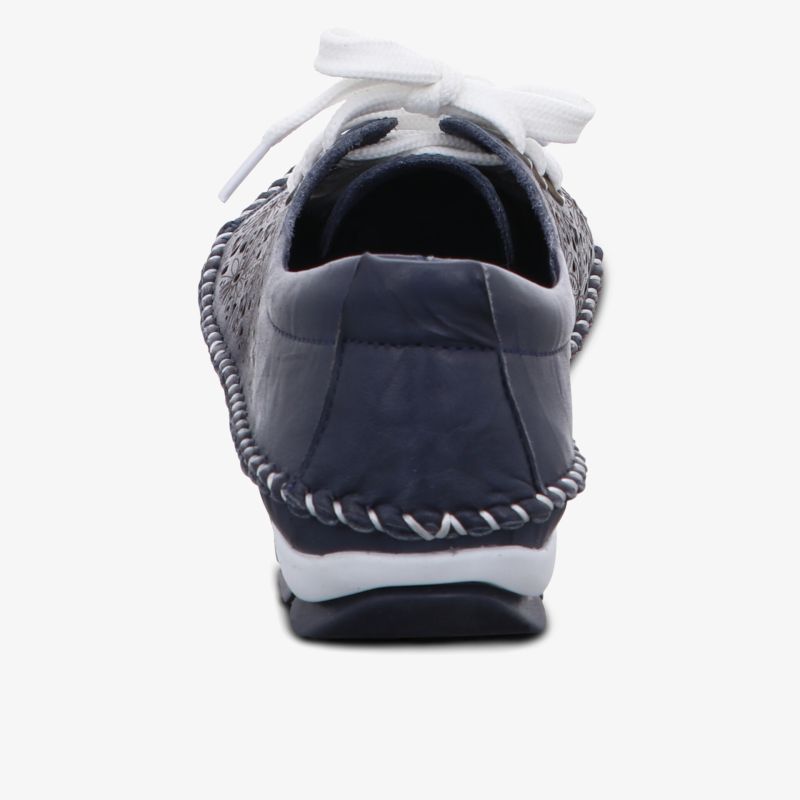 Eleganter Schuh mit robuster Sohle und stilvollem Design, perfekter Komfort für den Alltag.