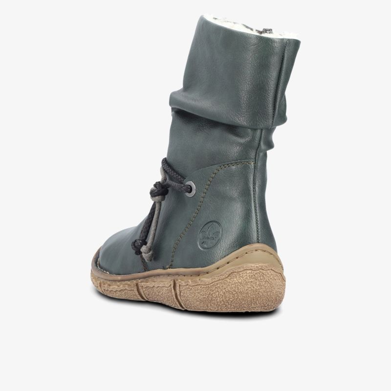 Schwarzer Stiefel mit weichem Schaft und robust profilierter Sohle in seitlicher Ansicht