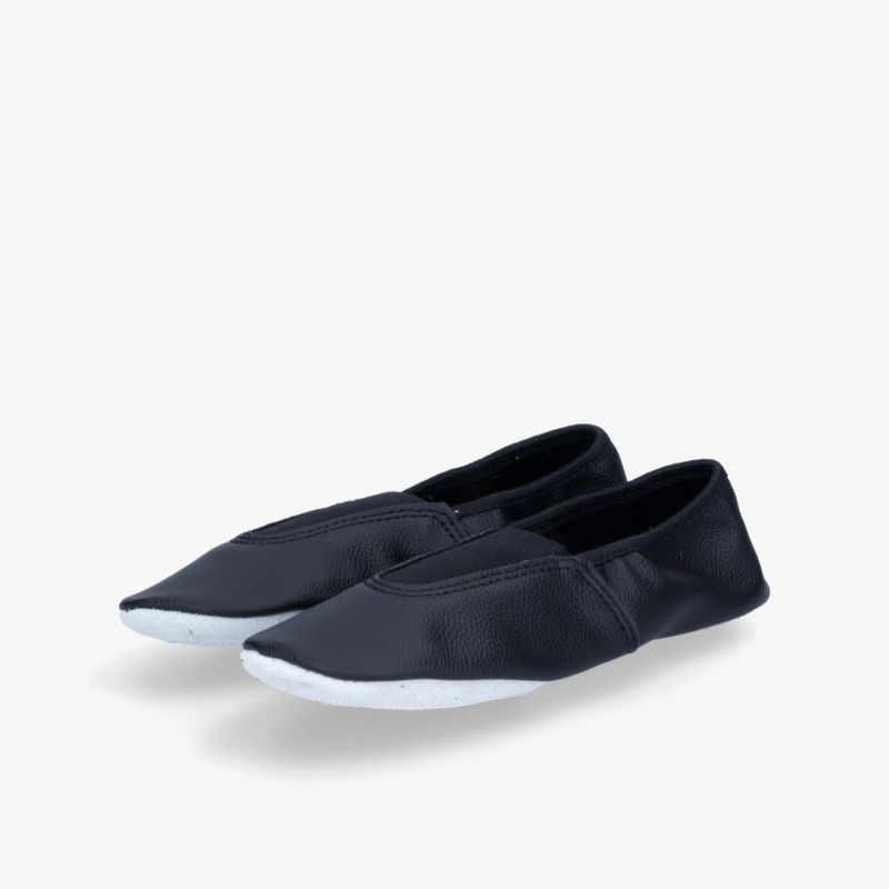 Bequeme und leichte Gymnastikschuhe in Schwarz mit rutschfester, weicher Sohle für optimalen Tragekomfort.