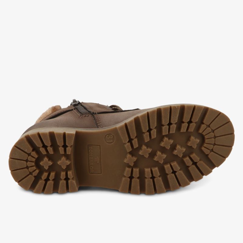 Robuste und rutschfeste Schuhsohle mit stabilem Profil für sicheren Halt und lange Lebensdauer