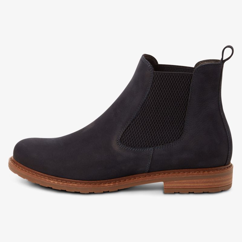 Schwarzer Chelsea Boot mit elastischen Seiteneinsätzen und stabiler brauner Laufsohle, seitliche Ansicht