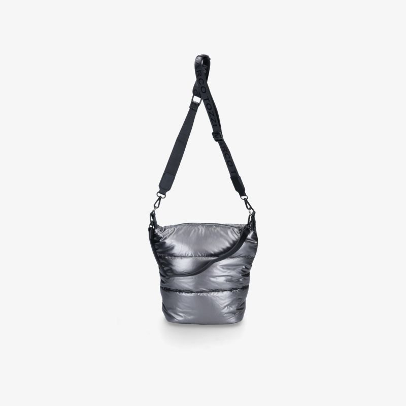 Schwarze Schultertasche mit verstellbarem Gurt und glänzendem Material, kompakt und modisch mit sicherem Reißverschluss
