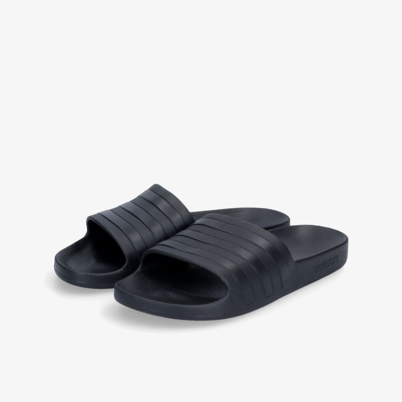 Bequeme, moderne Schlappen mit rutschfester Sohle und lässigem Design in Schwarz