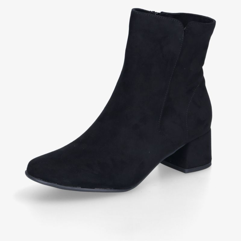 Schwarze Stiefelette aus weichem Velours mit elegantem Blockabsatz und spitzer Form, stilvoll und vielseitig.
