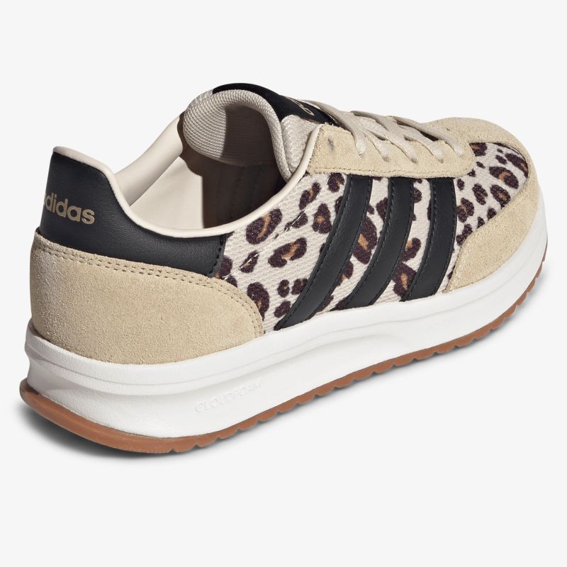Leicht profilierter Sneaker mit Leopardenmuster und robustem Sohlenprofil für komfortablen Halt
