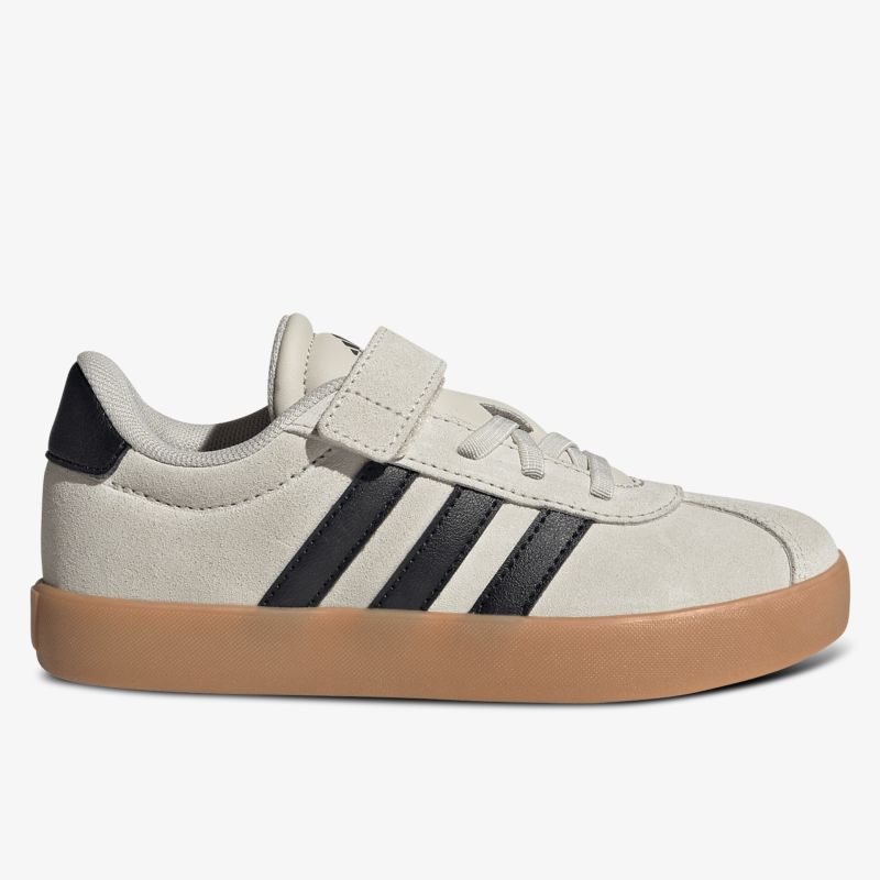 Moderner Sneaker mit seitlichen Streifen und robuster Gummisohle, komfortabel und sportlich gestaltet