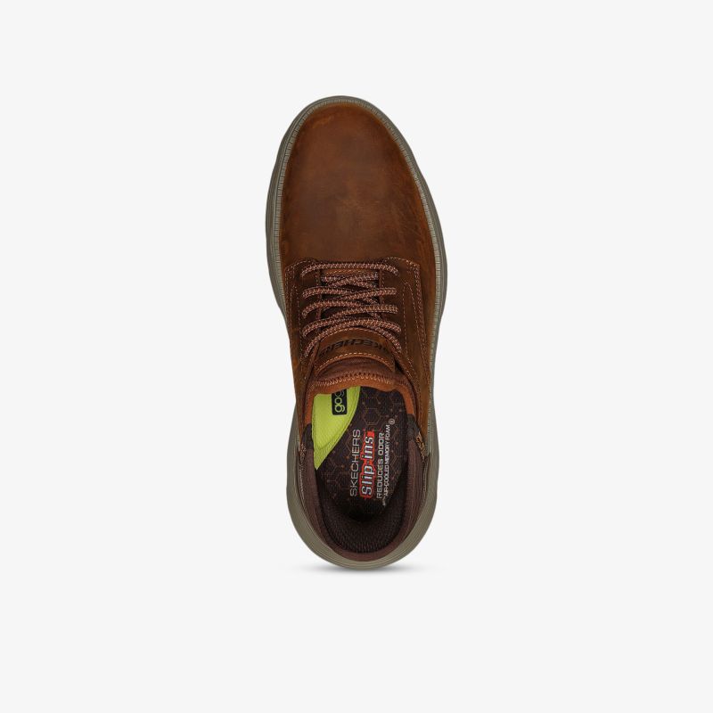 Brauner Ledersneaker mit robuster Verarbeitung, atmungsaktivem Material und komfortablem Innenfutter als Draufsicht