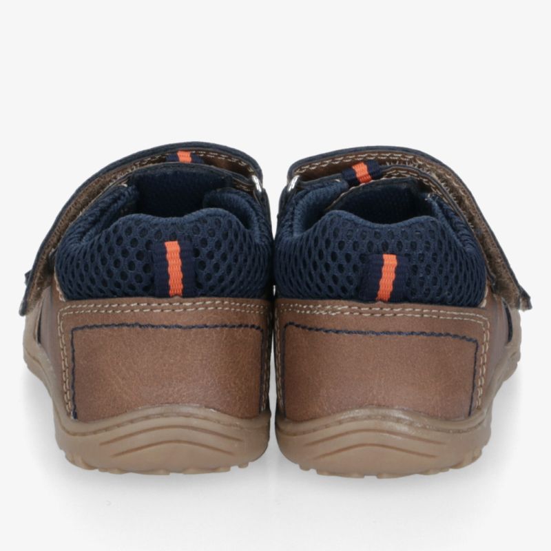 Robuste braun-blaue Sportschuhe mit atmungsaktivem Material und praktischem Klettverschluss, Rückansicht