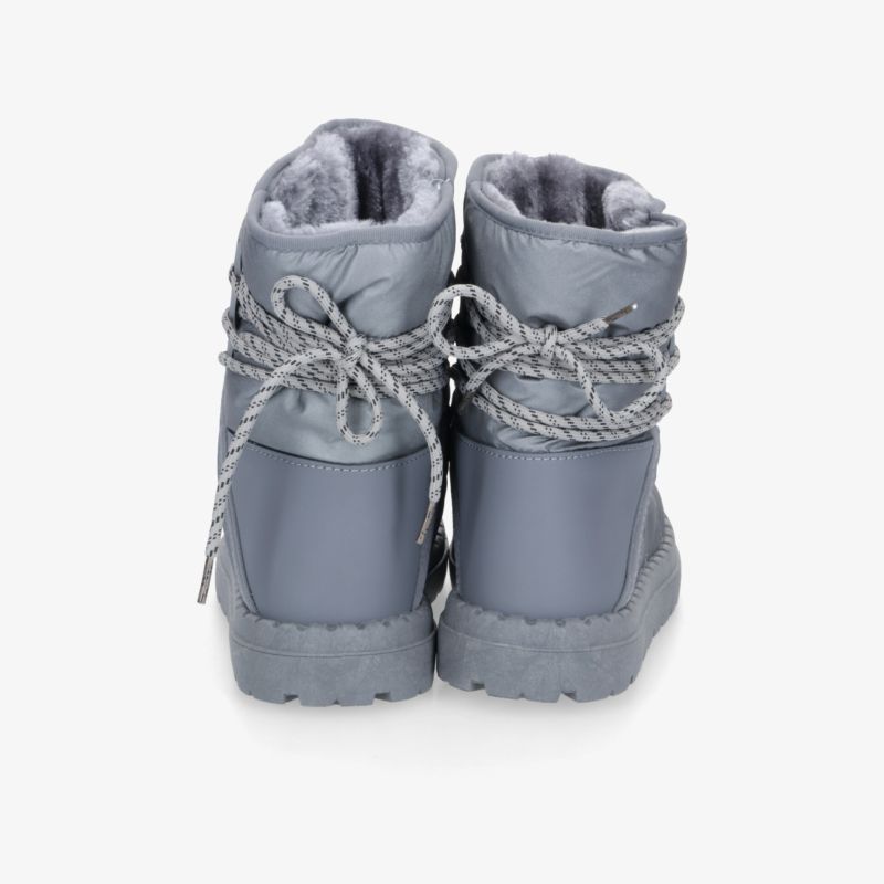 Graue Winterstiefel mit warmem Innenfutter und robuster Schnürung in Rückansicht