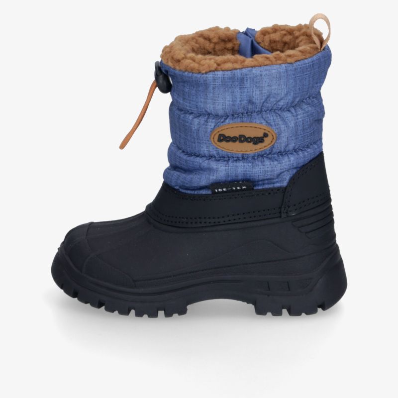 Warmer, gefütterter Winterschuh mit robuster, rutschfester Sohle und wasserabweisendem Material, seitliche Ansicht